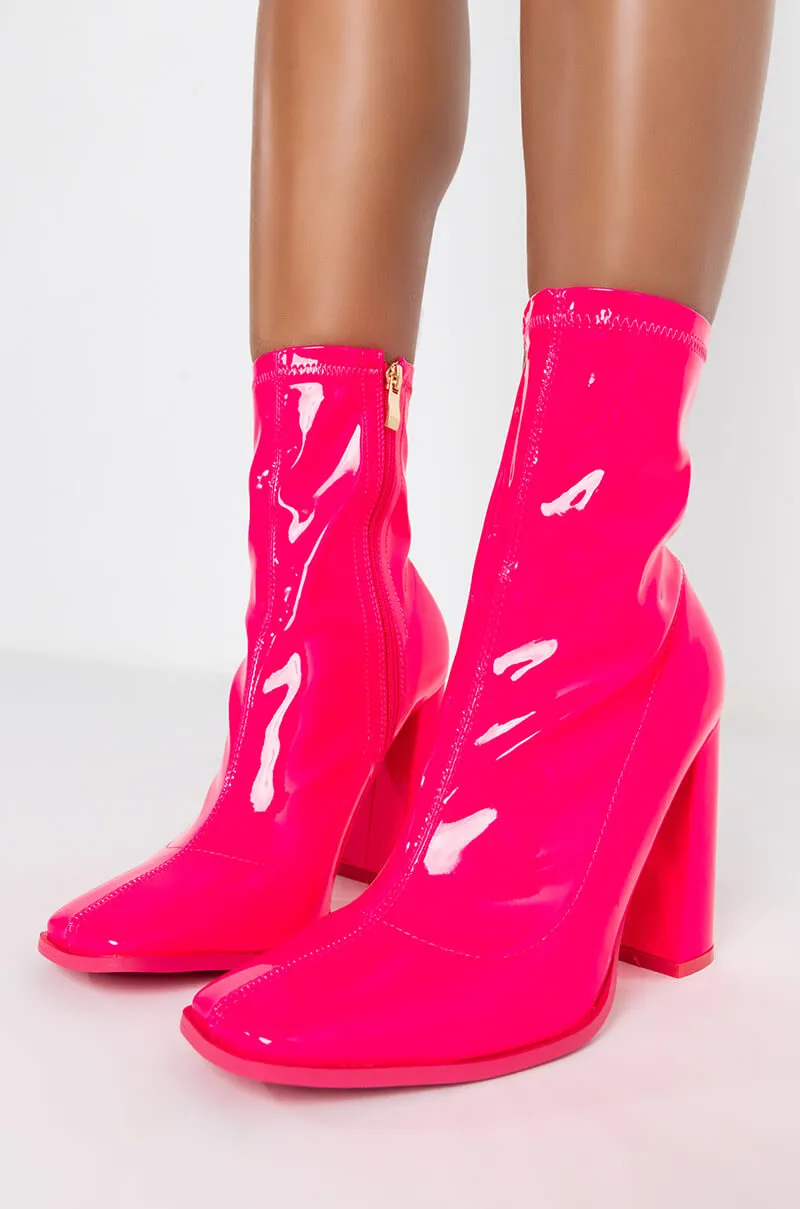 AZALEA WANG DO YOUR WORST CHUNKY HEEL BOOTIE IN PINK